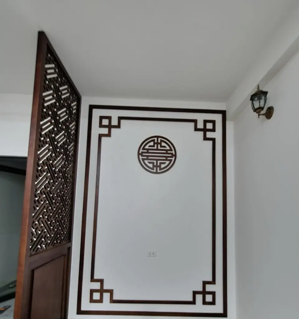 Ảnh thực tế – vách thờ khung CNC chữ Thọ và vách ngăn hoa văn