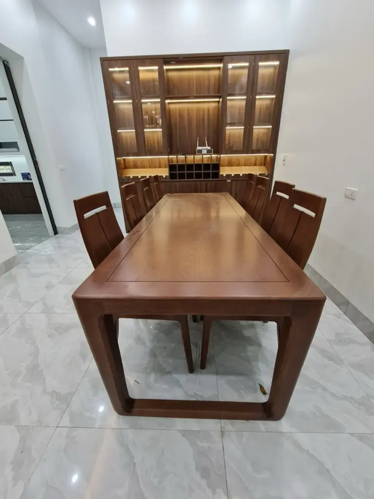 Ảnh thực tế – bàn ăn gỗ 8 ghế và tủ rượu sau khi hoàn thiện
