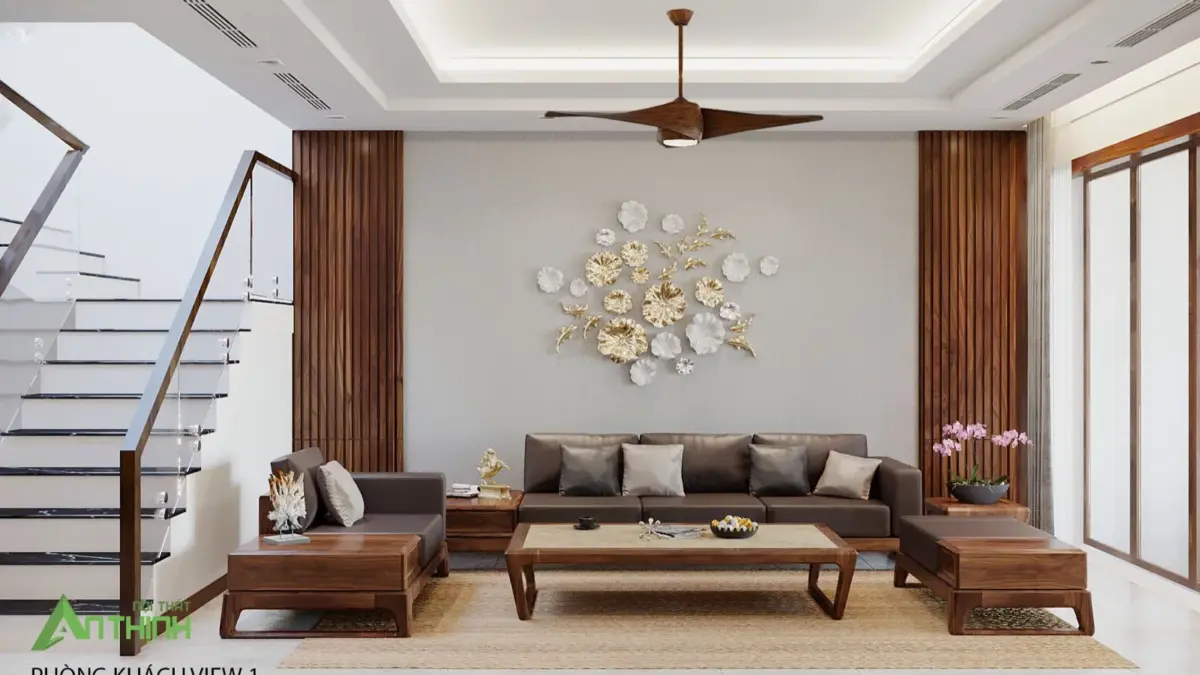Phối cảnh 3D – phòng khách sofa khung gỗ cạnh cầu thang, vách ốp gỗ, quạt trần cánh gỗ