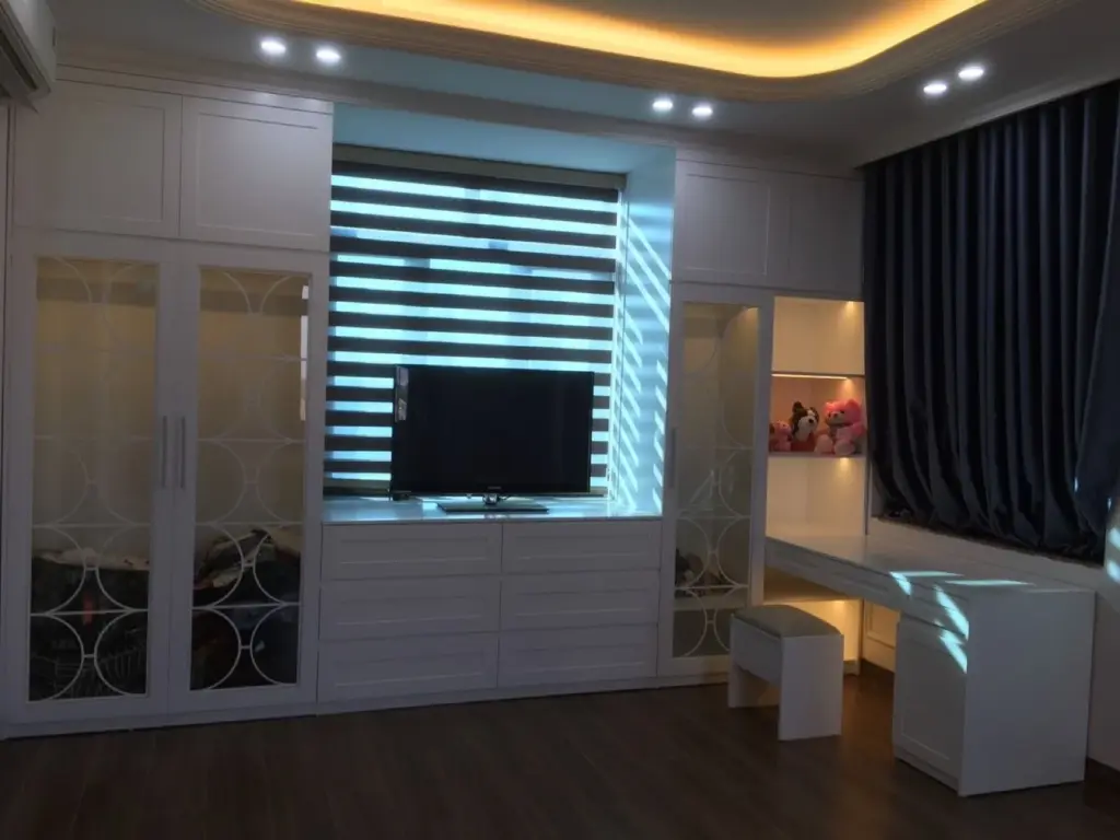 Ảnh thực tế – kệ tivi, tủ cánh kính và bàn trang điểm