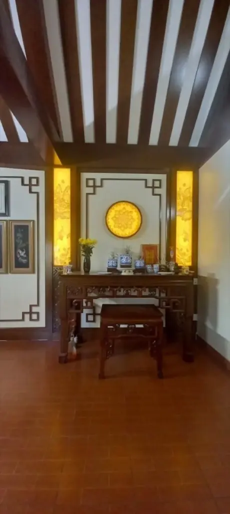 Ảnh thực tế – Vách thờ và bàn thờ sau khi lắp đặt