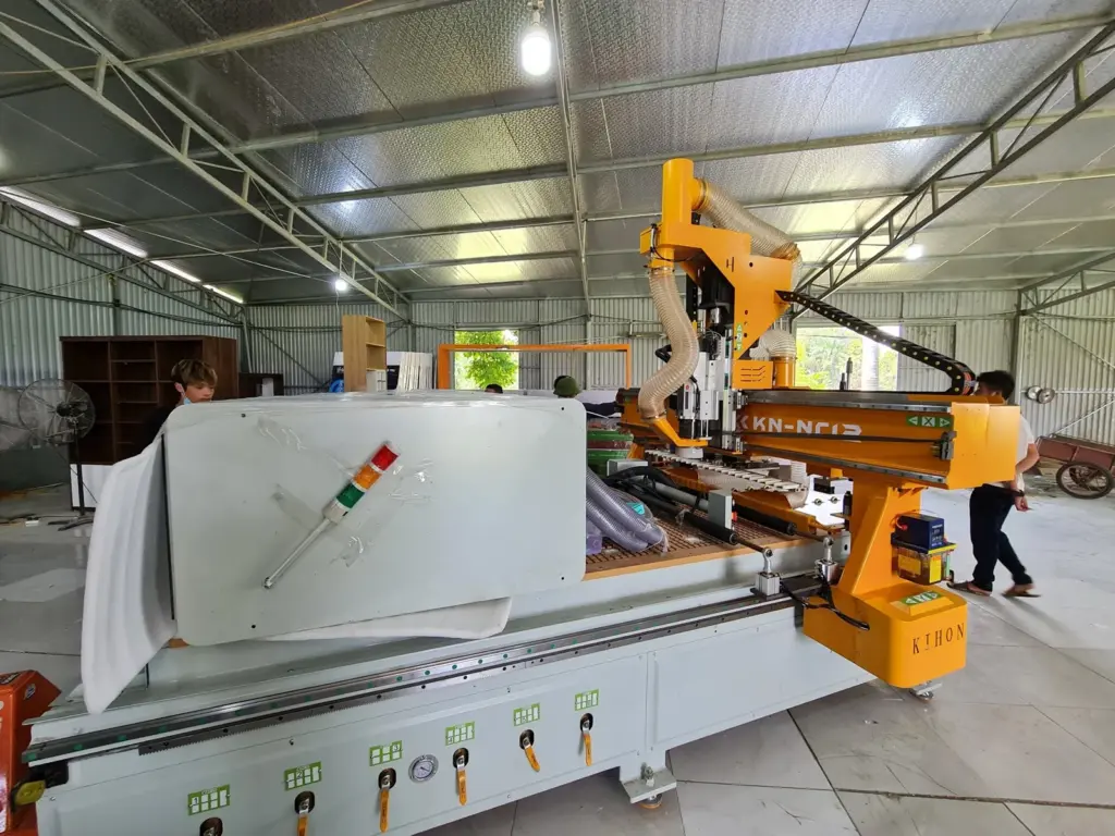 Máy CNC cắt ván chính xác theo file thiết kế tại xưởng An Thịnh